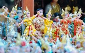 How to Wai: Your Essential Guide to Thailand’s Traditional Greeting