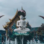 Thai Etiquette Explained: Cultural Dos and Don’ts for Travelers