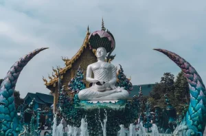 Thai Etiquette Explained: Cultural Dos and Don’ts for Travelers