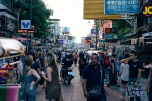 Chiang Mai Night Bazaar: Your Essential Guide to Bargains, Bites &amp; Souvenirs