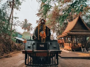 Riding a Songthaew in Chiang Mai &amp; Phuket: Local Tips
